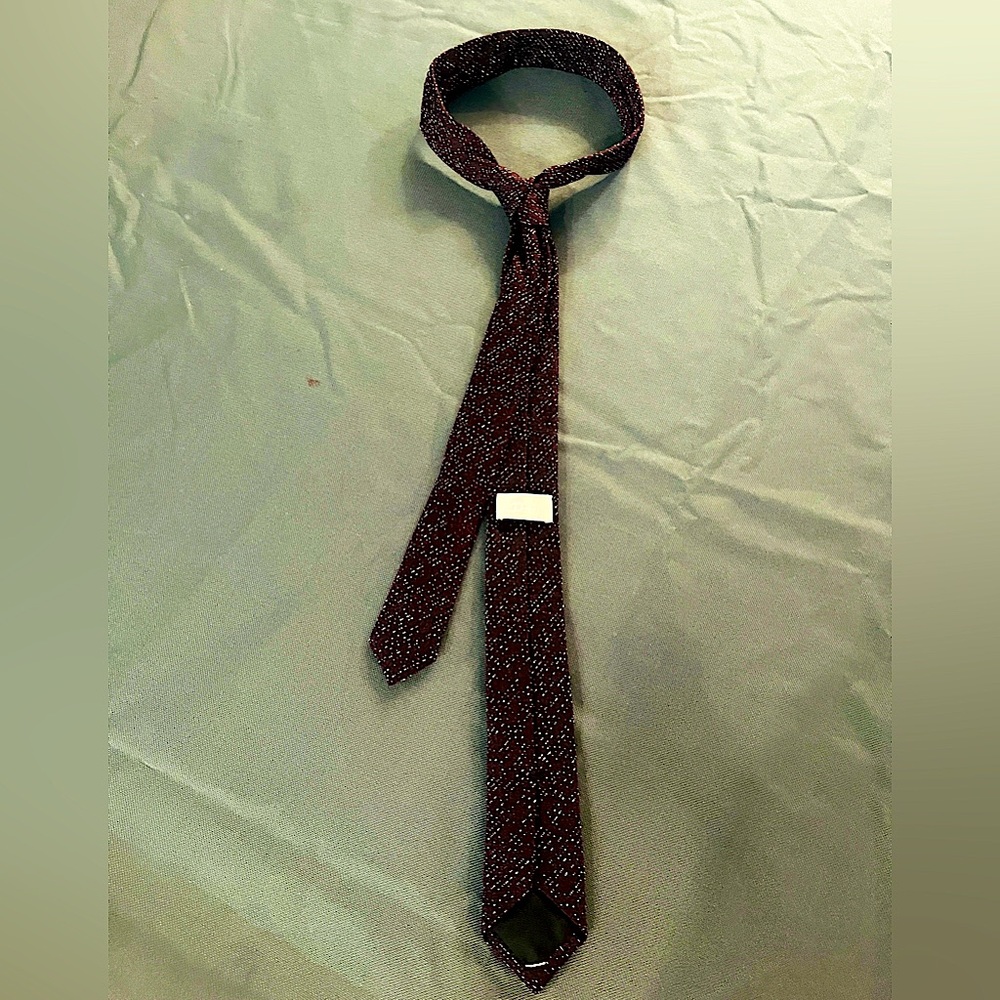 DIOR Men’s Tie in Burgundy and white specs, Brand New, never worn, without tags.